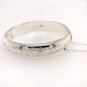 SILVER HOLLOW ENGRAVED D-SHAPE HINGE BANGLE